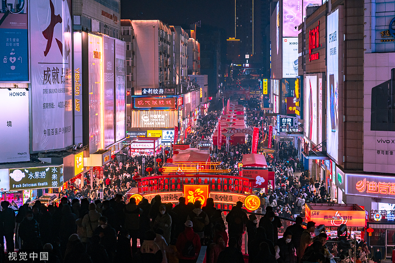 山东首个!青岛台东凭啥拿下"全国示范步行街"