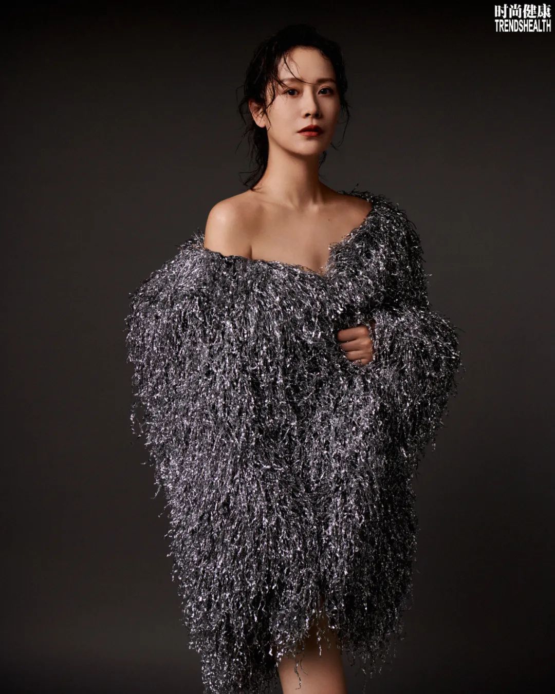 时尚健康封面人物海清像孩子一样浪漫