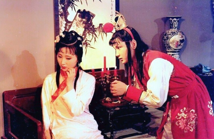 红楼梦里多次提到的玻璃绣球灯,会成为黛玉留给宝玉的遗物吗?