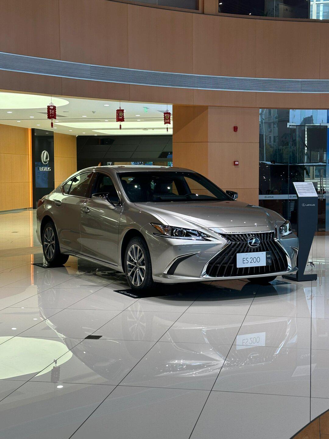 es200和es300h区别