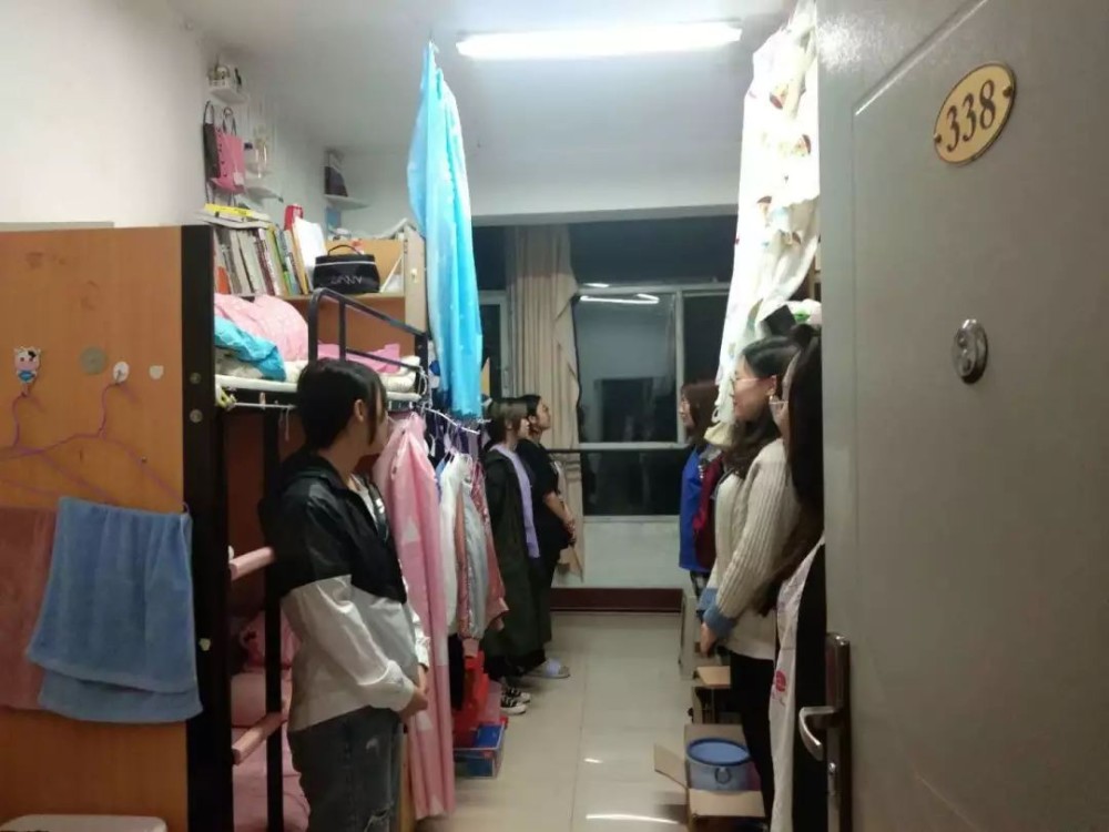 黑龙江嚣张查寝走红,张美玉用行动将"学历歧视"推上风口浪尖