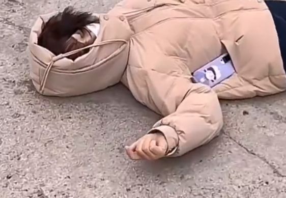 「浙江身边事」女子低血糖晕倒路过男子出手相救