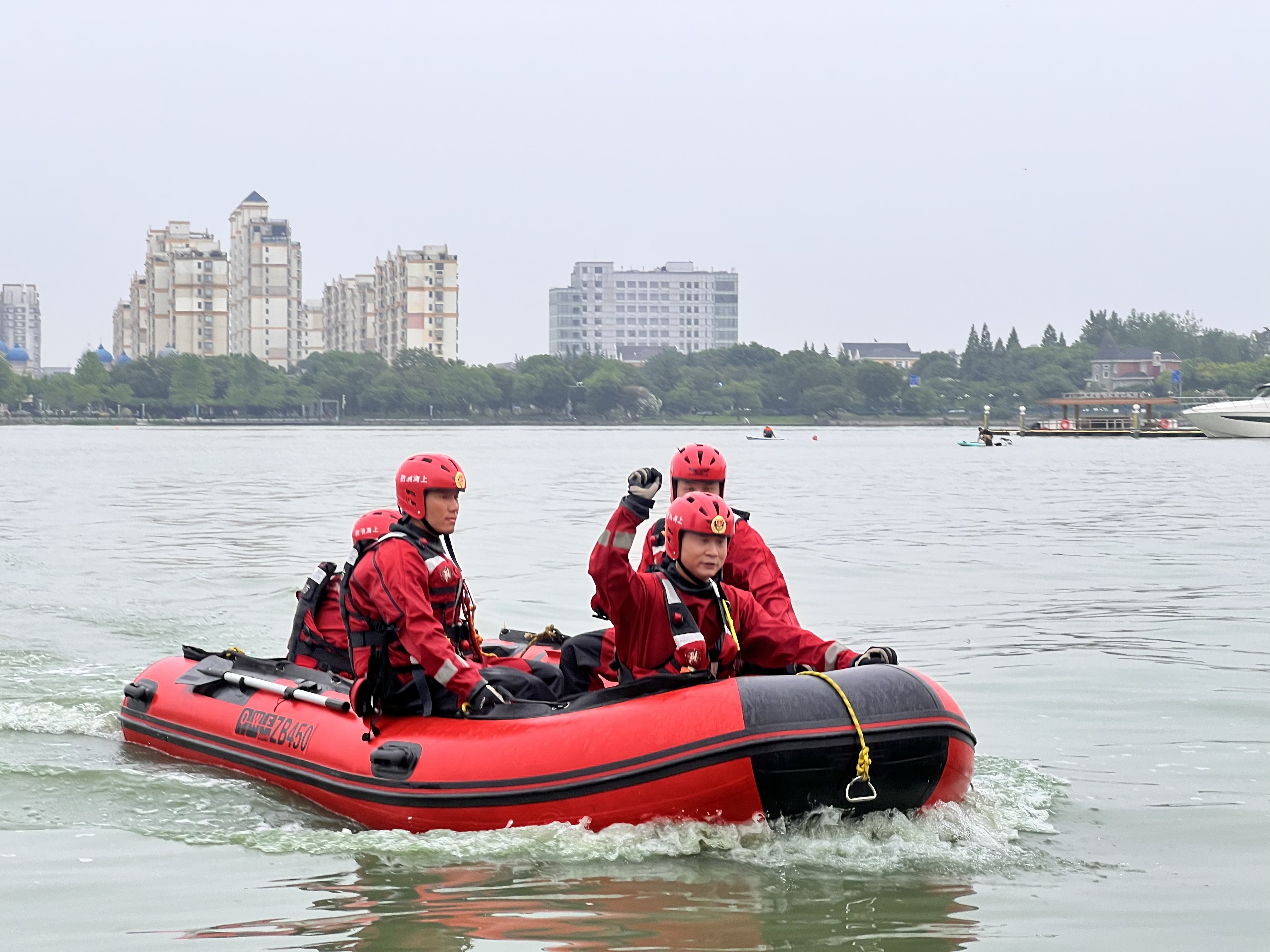 锤炼"水上功夫",松江消防开展夏季水域救援专项演练