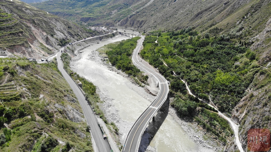 g213线川主寺至汶川段灾害整治工程青坡改线段竣工