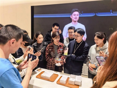 首销火爆！搭载HarmonyOS 6.1的华为Pura 90系列 不止好看更好用