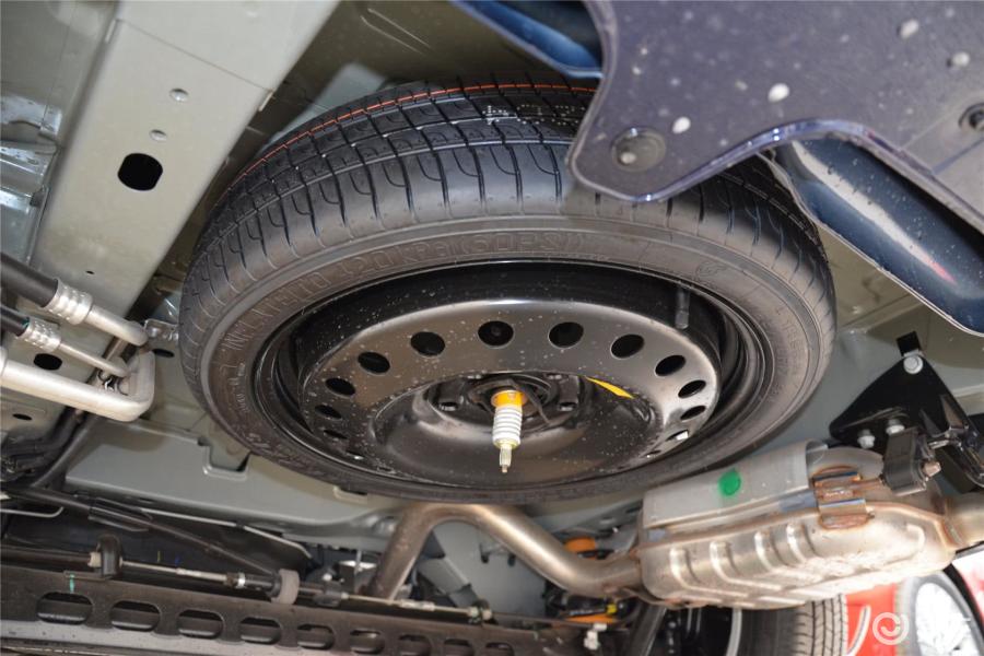 别克gl8备胎怎么拿出来?