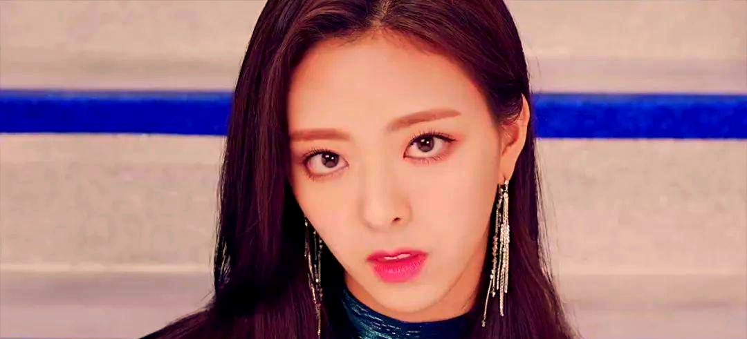 韩国女团忙内成员比拼:颜值与实力共舞