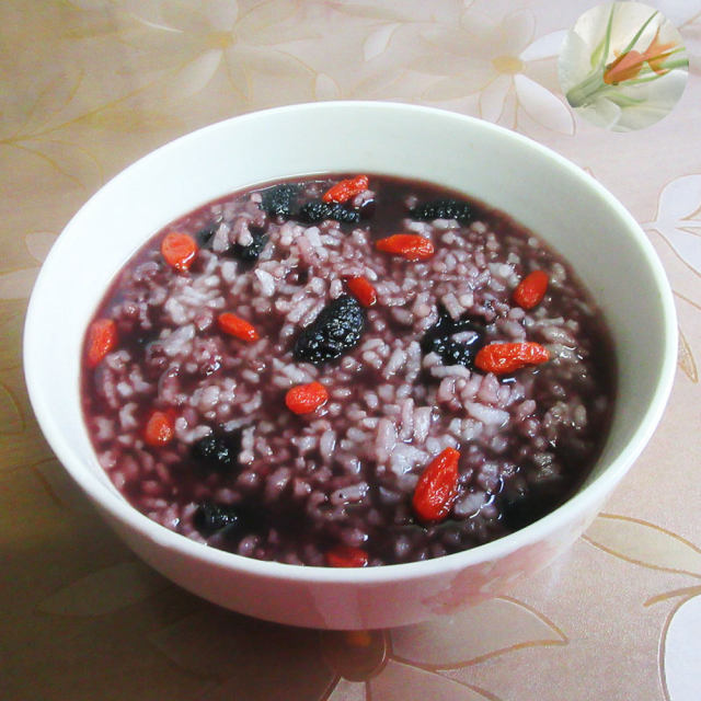 桑葚干大米粥,食材丰富,营养美味