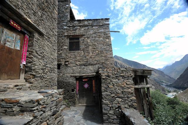 待花果成熟的季节,前往木卡羌寨,采上一筐味美汁甜的车厘子!