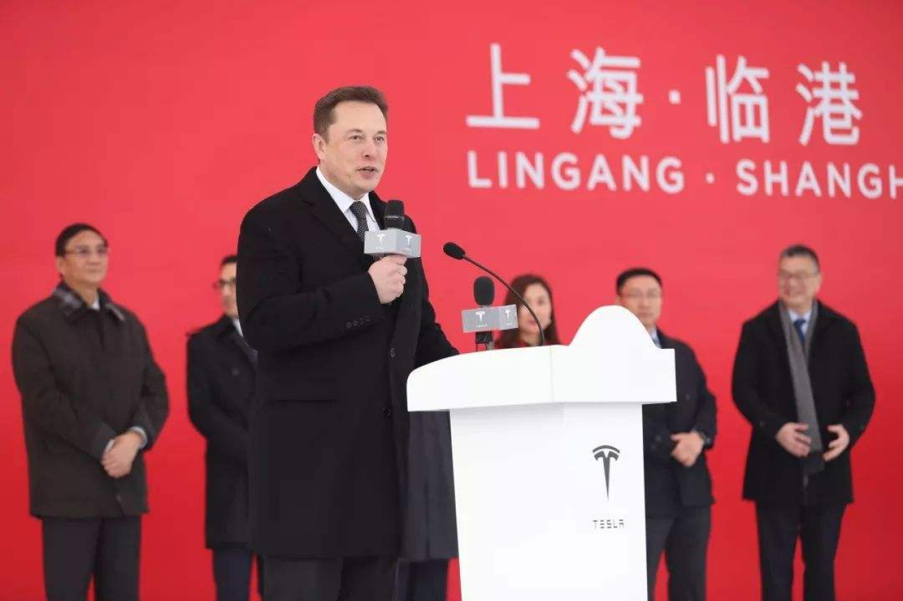 马斯克跃升世界首富，特斯拉份额全球第一，要好好感谢中国！