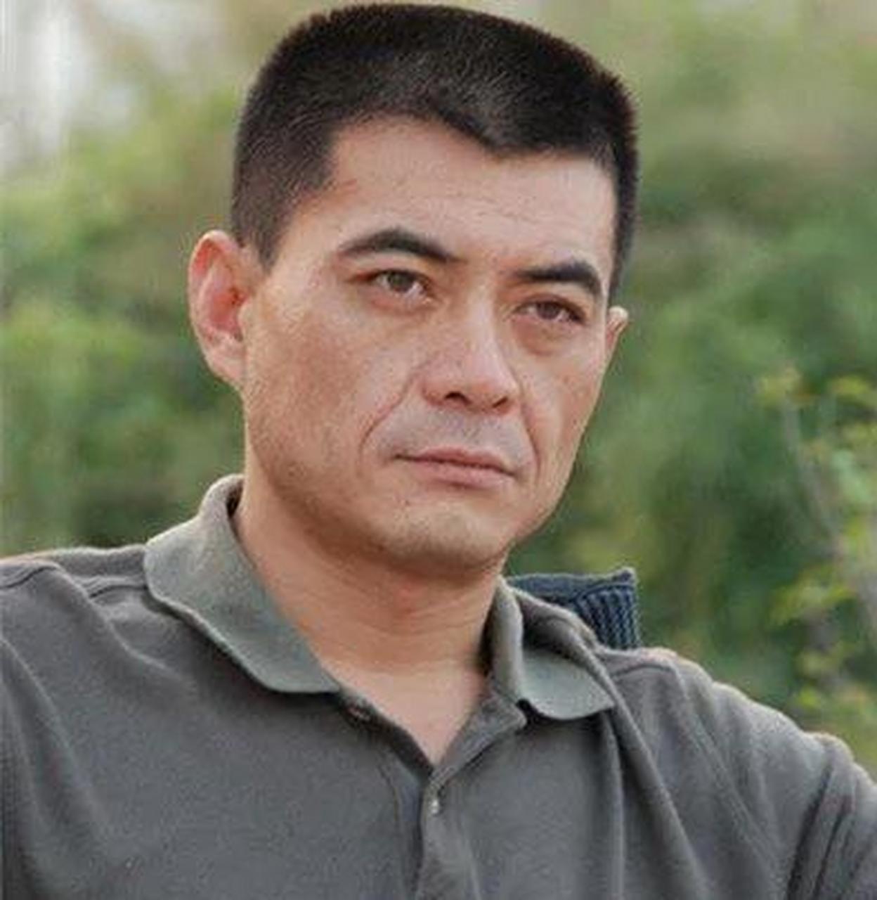 王新军[玫瑰],1971年6月16日出生于甘肃省兰州市,中国电影演员.