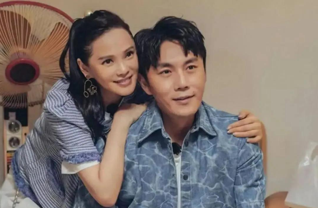 十年"互怼"甜蜜史:秦昊伊能静的婚姻生存指南