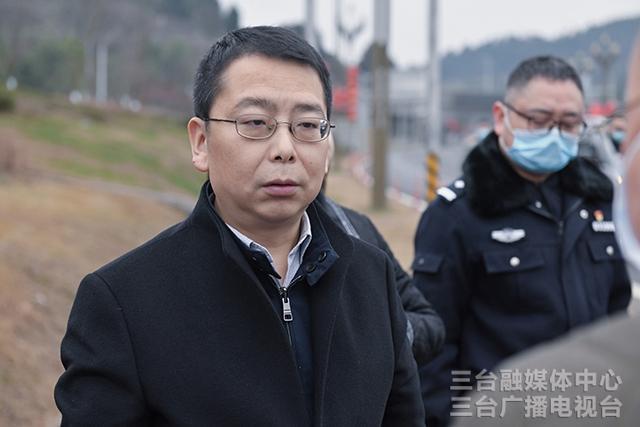 吴明禹到三射路,成巴高速出口督导道路交通安全隐患整治工作