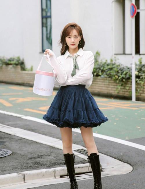 她是李现唯一带不火的体寒女星,把长靴当水泥袜穿,目测要翻盘了