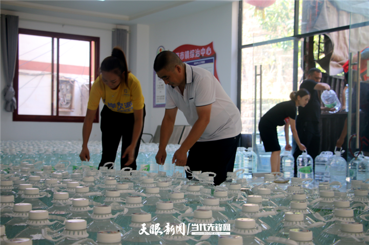 旱情不减 送水不停!赤水市葫市镇:3000桶纯净水 保障群众有水喝