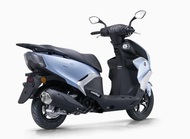 踏板摩托车售价25800元,美式风格设计,造型独特,动力强