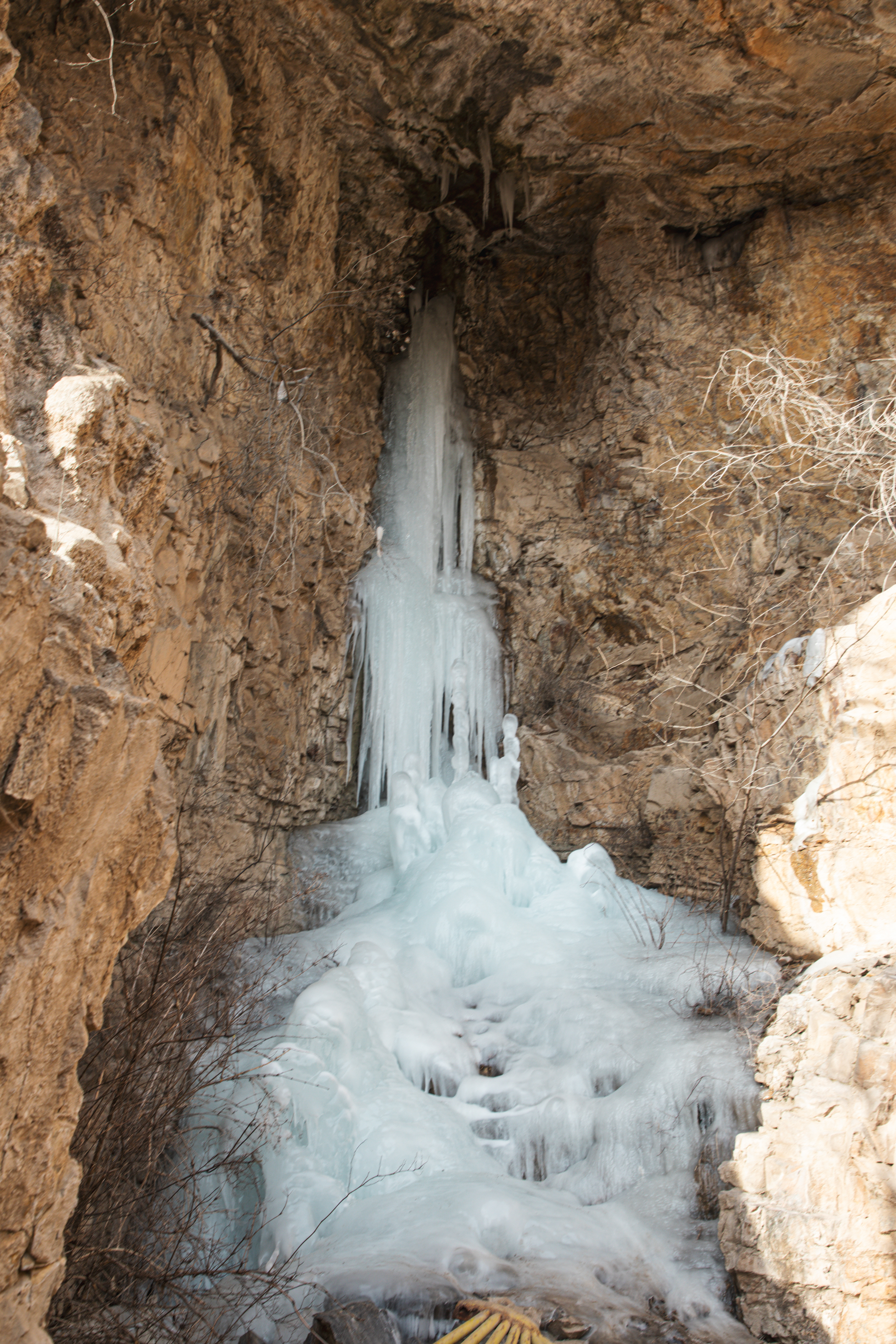 北京徒步登山:门头沟天泉寺滴水岩-栖隐寺环穿(上),冰柱溶洞