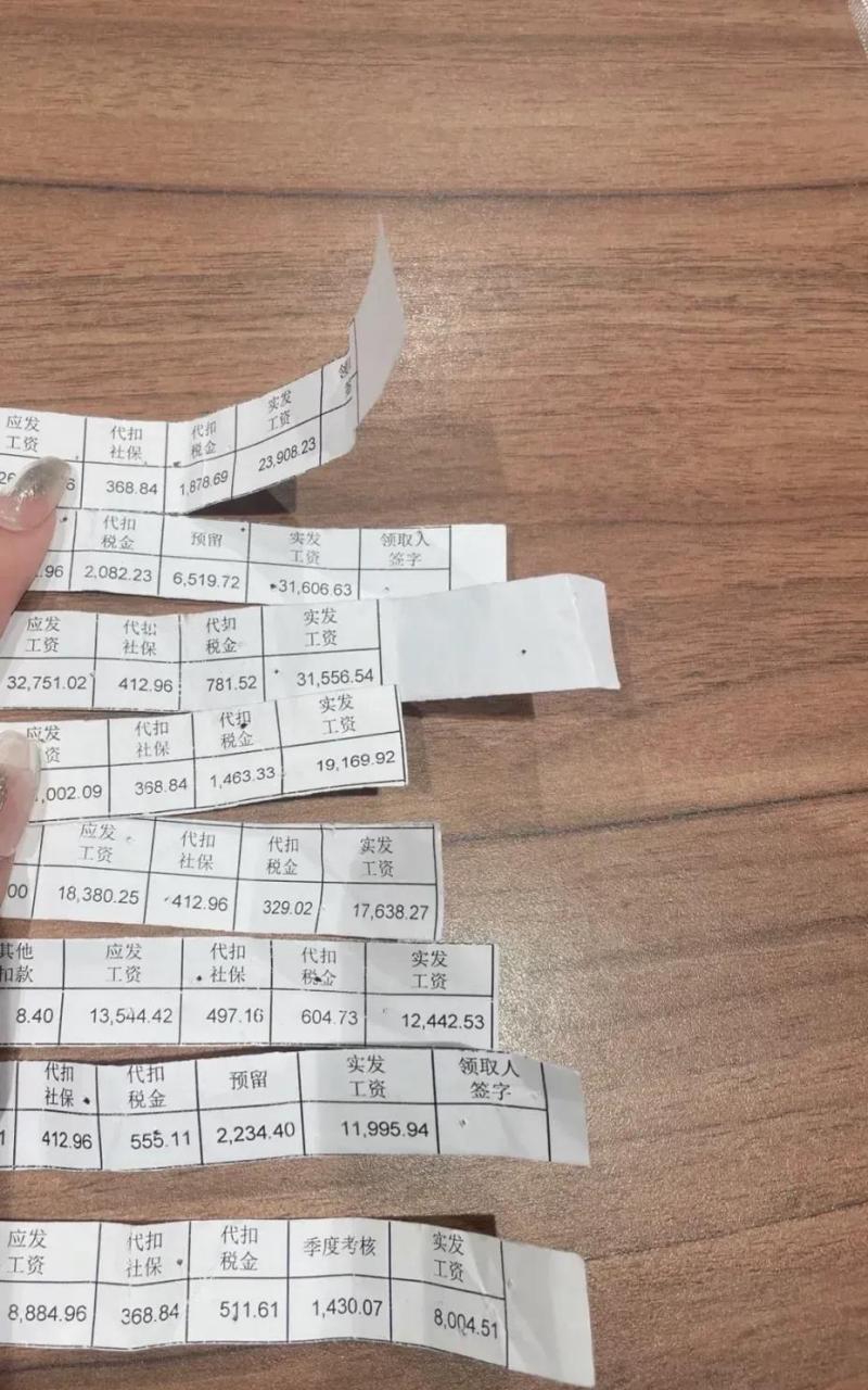 这是一个汽车销售人员每月的工资,看到这个工资我震惊了,网友这一个月