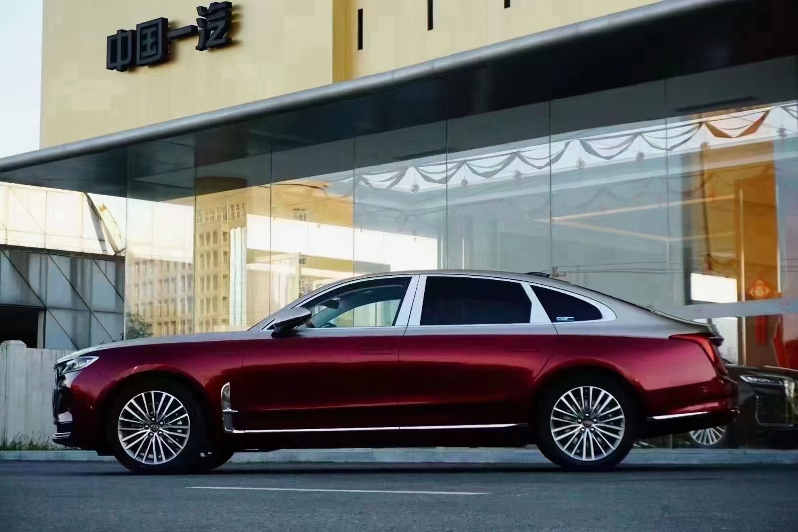 红旗h9霸气双拼色skto改色膜香槟金加龙血红效果展示