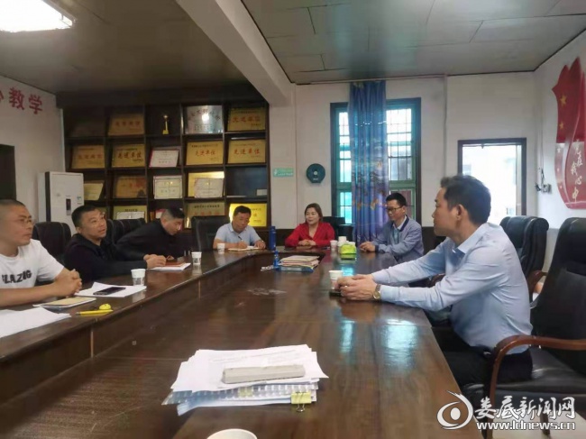 涟源市教育局长到茅塘镇中心学校调研指导工作