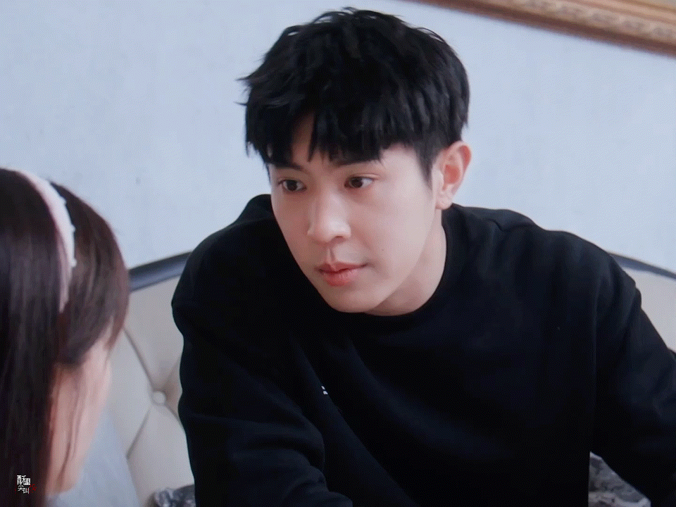 马伯骞在热播剧《偷偷藏不住》中饰演的桑延,马伯骞你是真的火了