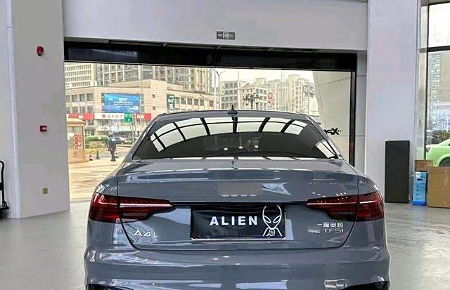 水泥灰涂装真帅气!奥迪a4终端降幅"大揭秘"