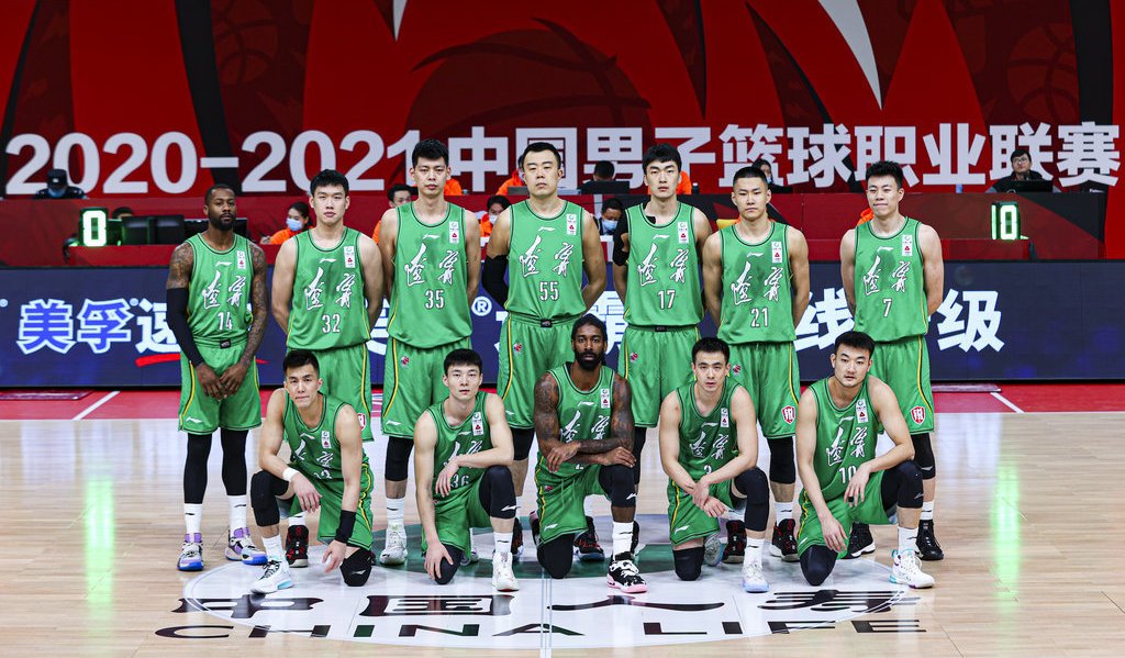 辽篮本土三将齐发力,三节后集体打卡"下班",新球衣成亮点!