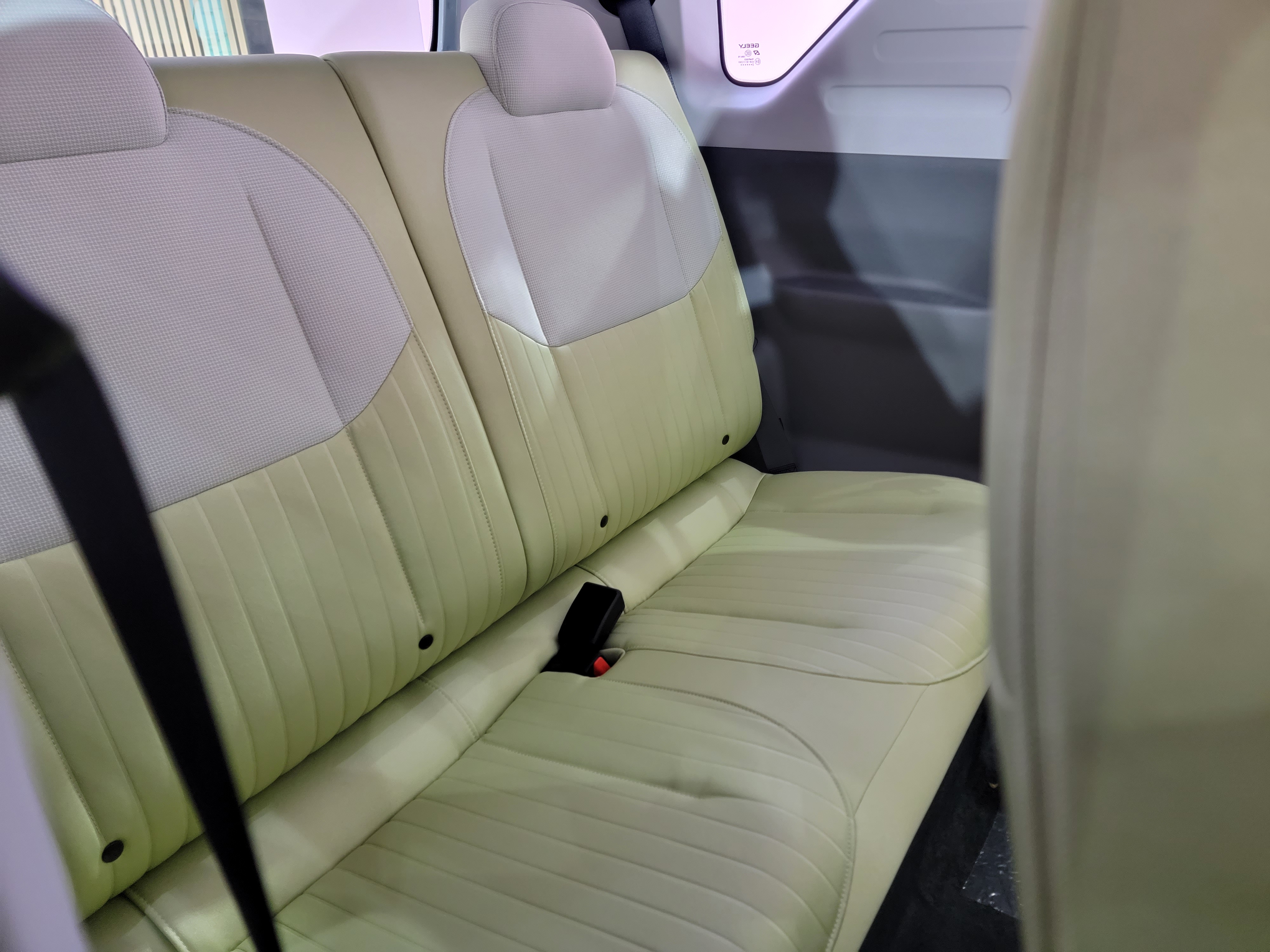 熊猫mini与五菱宏光miniev对比,你猜女朋友喜欢谁?