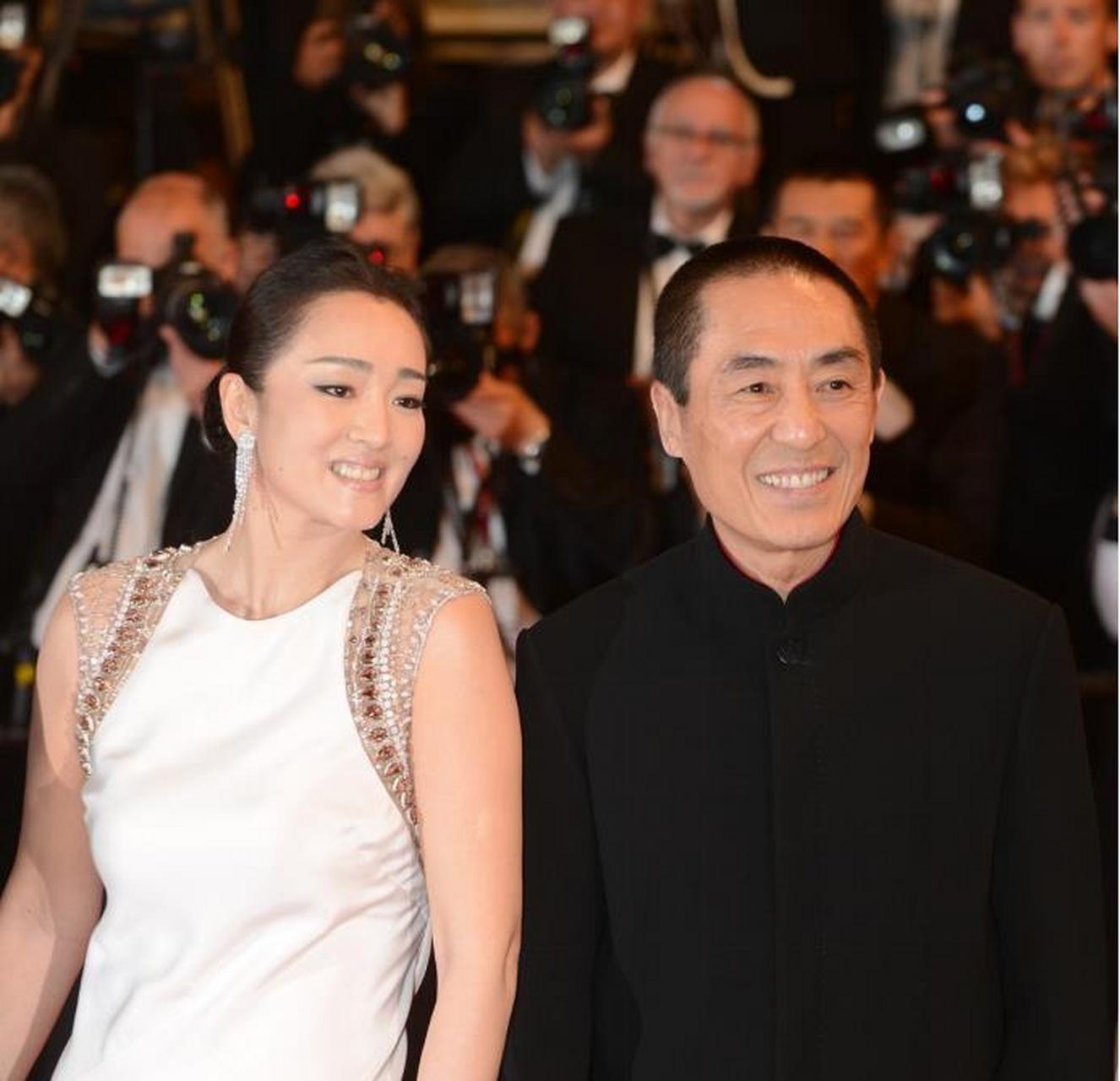 1987年,张艺谋筹拍《红高粱》,女主选了"丰乳肥臀"的史可,然而巩俐也