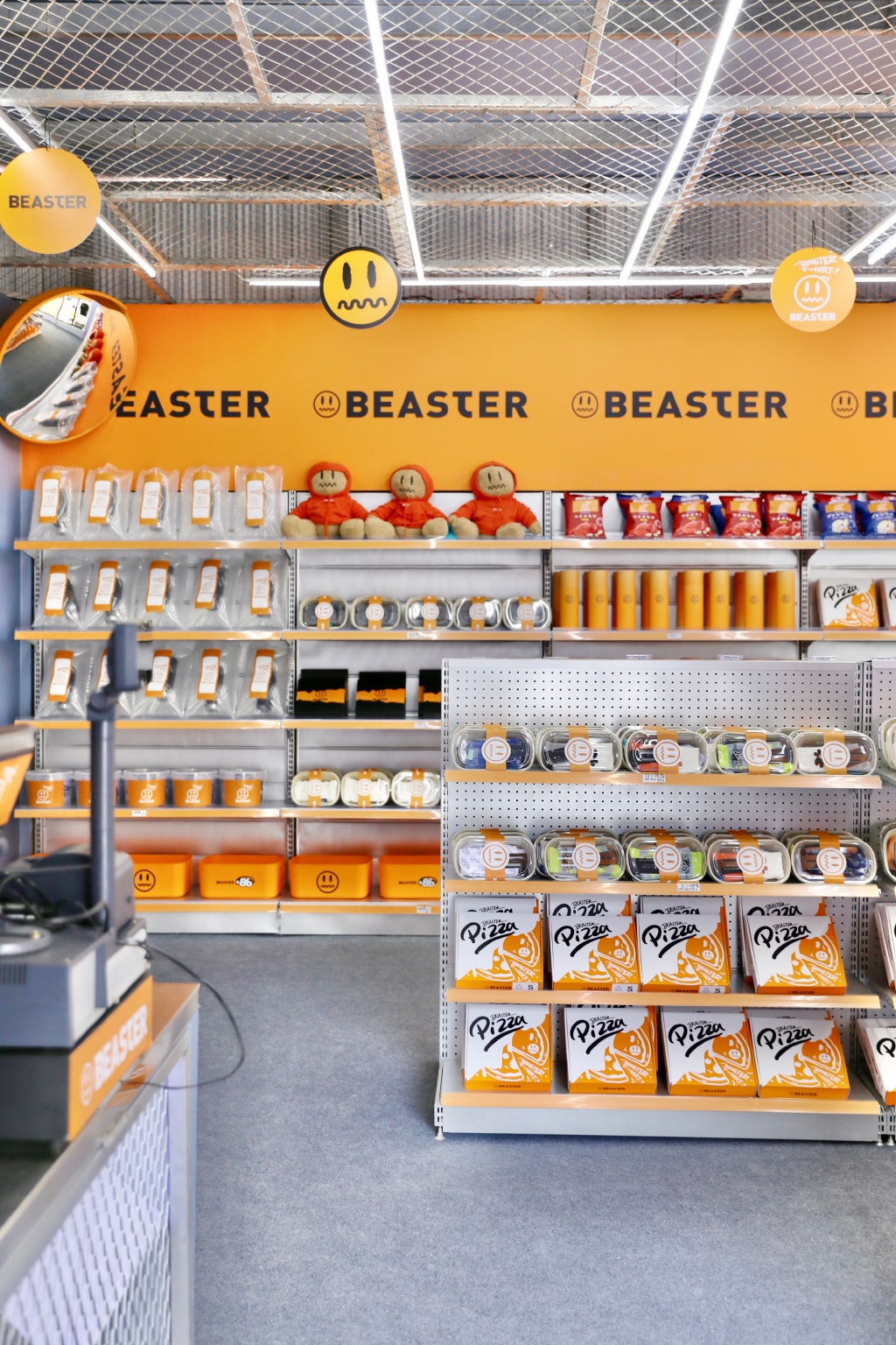 目前beaster在杭州等7个城市内共开设有13家自营门店,部分标杆门店的