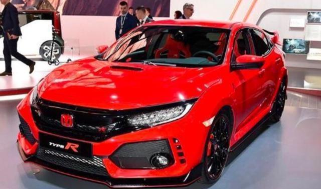 走到车前,你会被那红底本田车标深深吸引,它仿佛在低声诉说着这款车的