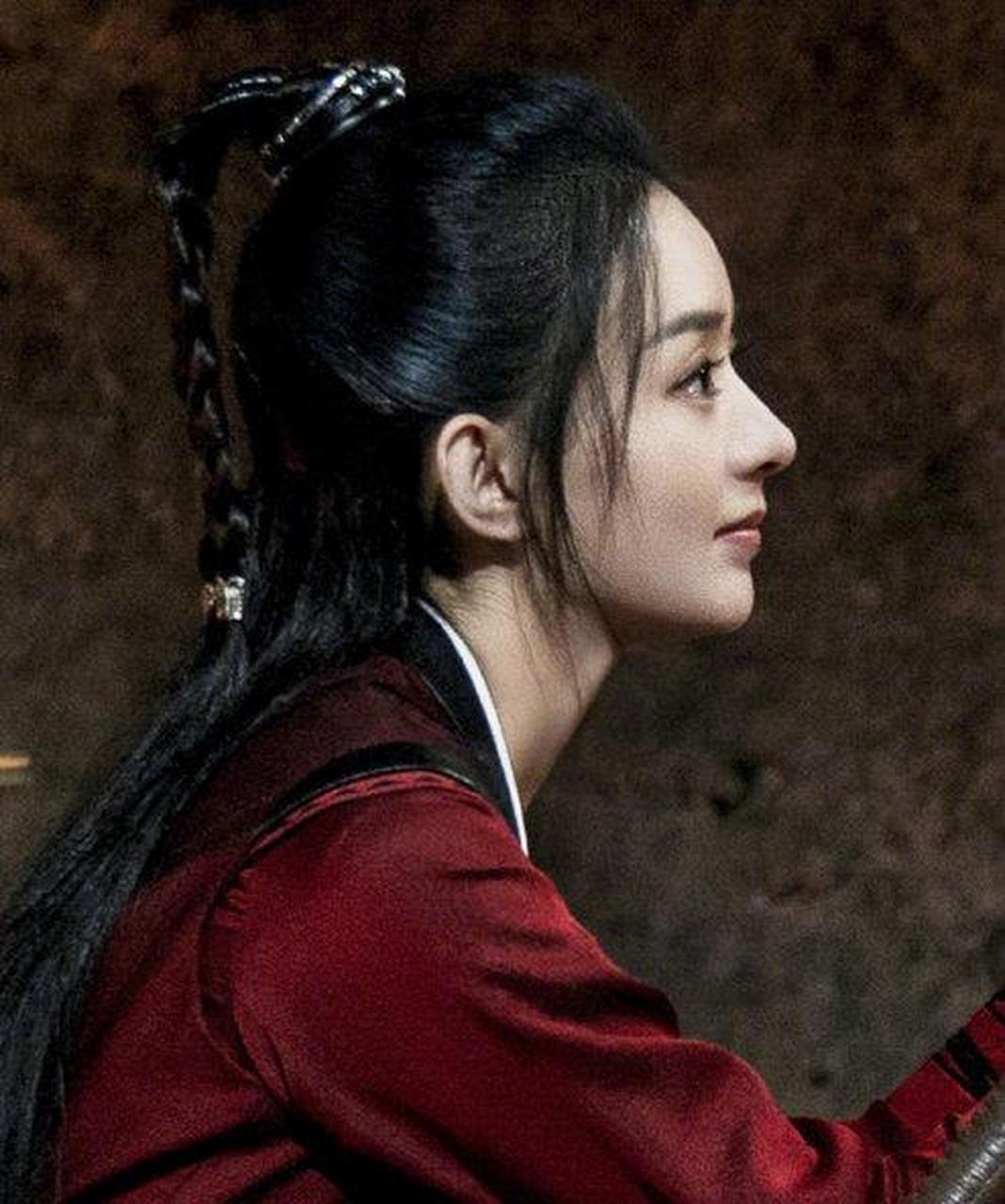 zly 《有翡》杀青,赵丽颖晒周翡角色背景照 刀如歌,剑似曲,一梦入千秋