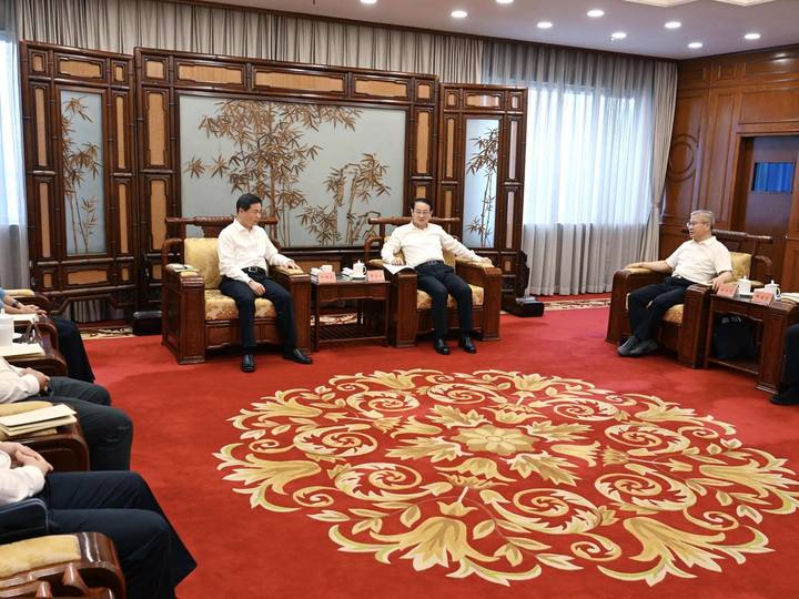 省政府与中国电信签署全面战略合作协议 易炼红会见中国电信董事长柯