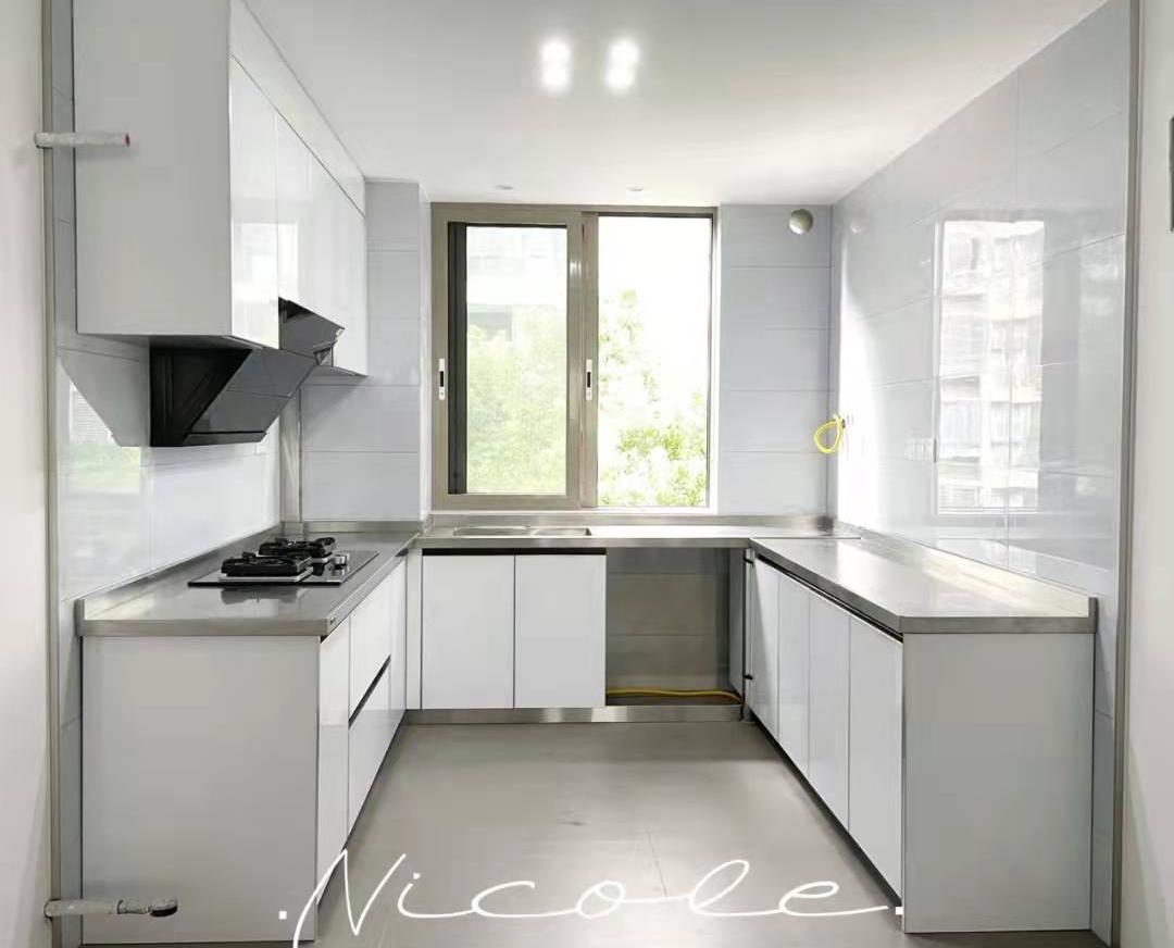 厨房装修,老公坚持"不锈钢橱柜",邻居参观后夸他明智,真实用