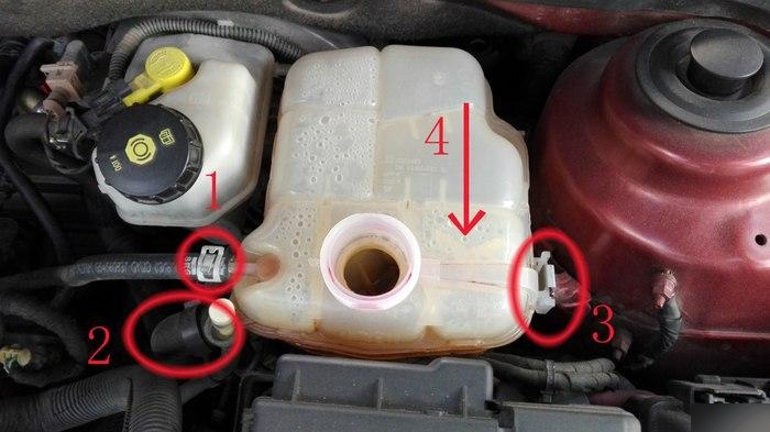 防冻液少后是添加还是直接换?加防冻液需要把原来的放掉吗