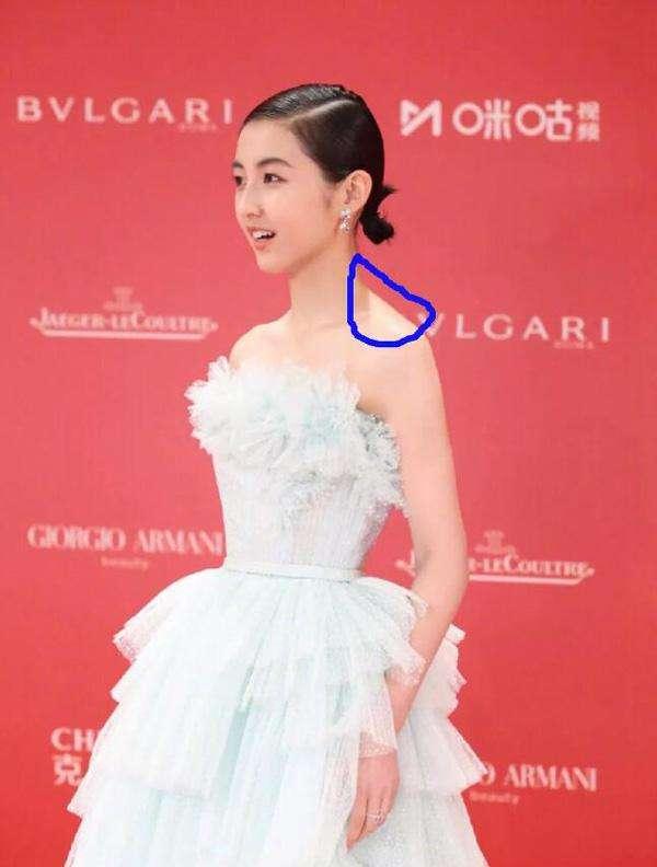 内八字,罗圈腿,鸭子步,这11位明星的走路姿势,笑死我了