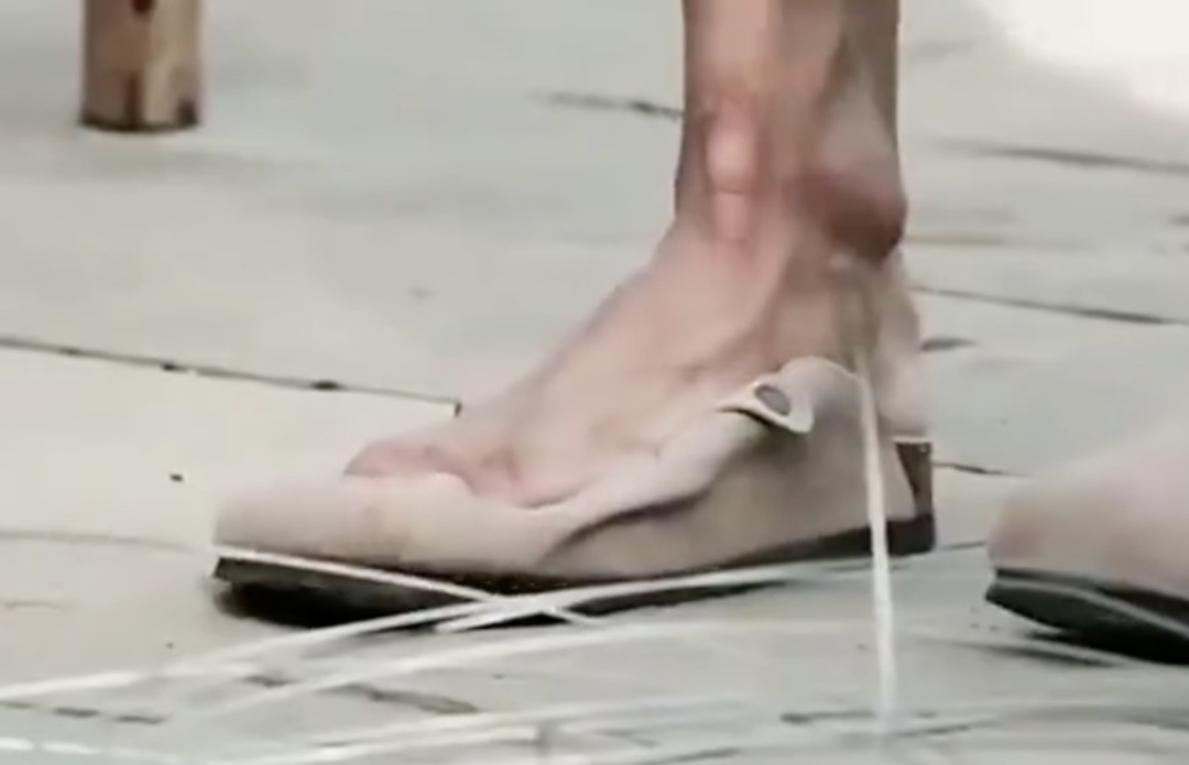 武大靖说自己脚"丑",网友不干了!