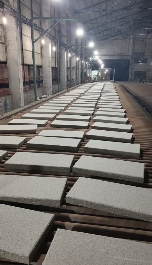 户外停车场透水砖:打造环保停车新体验