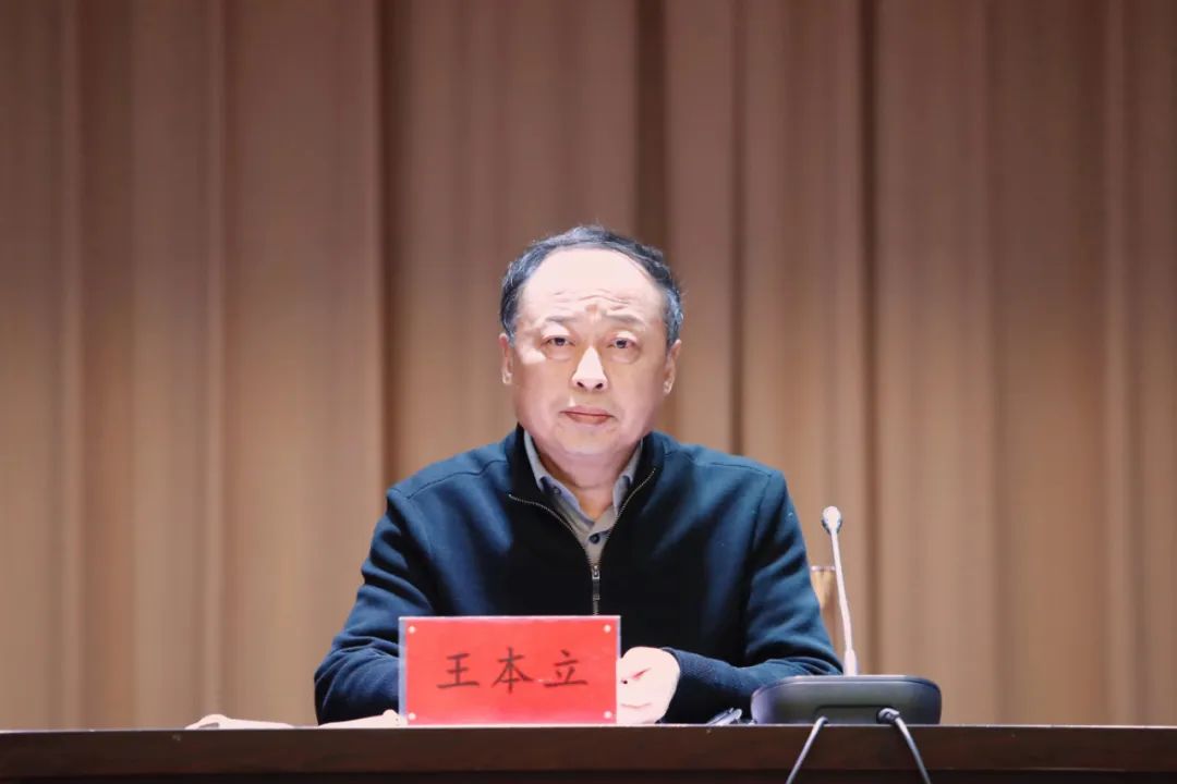 院长马玉波在讲话中强调:一要全力保障急危重症患者收治救治工作,不得