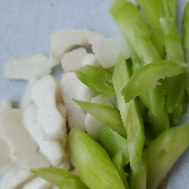 莴苣荸荠炒鸡肝,荤素搭配,营养美味