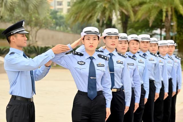 巾帼不让须眉 英姿飒爽展风采——海南警方常态化开展