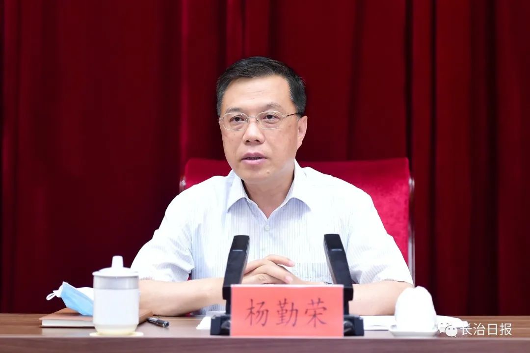 杨勤荣:堵塞防控漏洞织密防控网络 坚决守好守牢外防输入关口