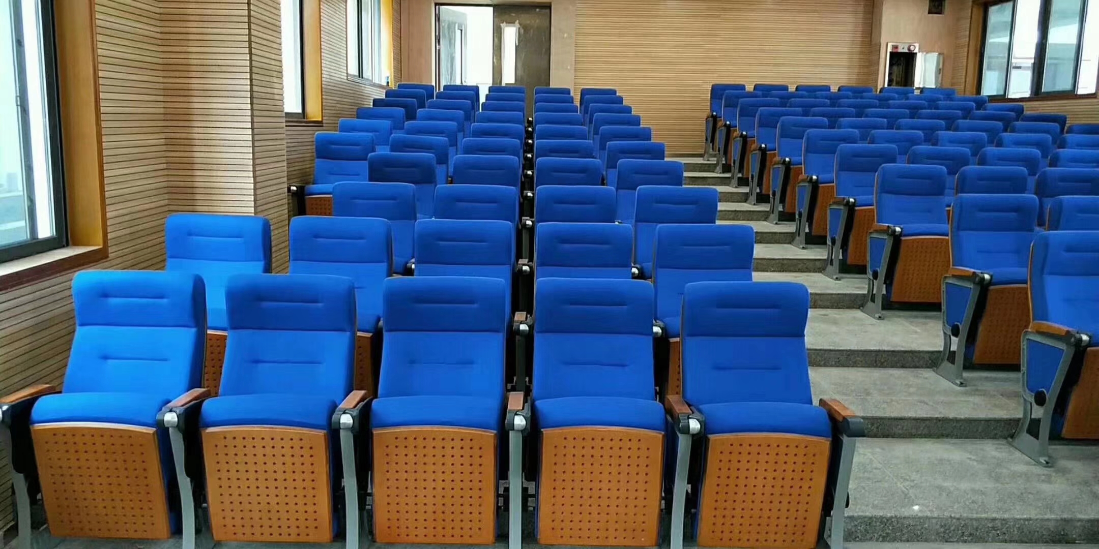 阶梯教室桌椅的选材