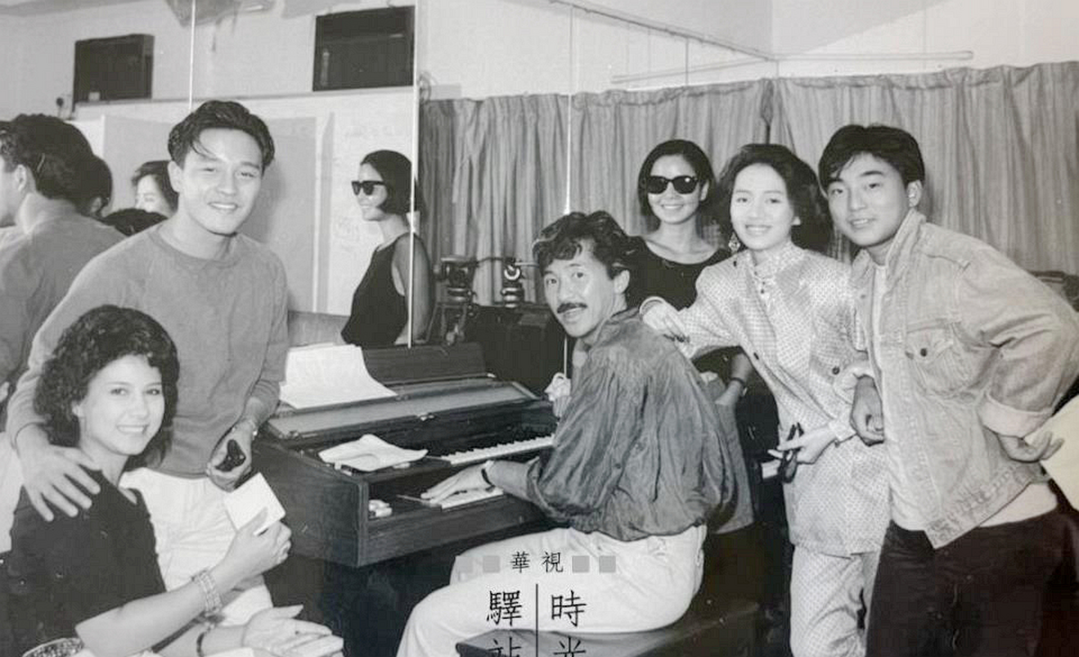 珍贵合影:邓丽君,张国荣,梅艳芳,林子祥,甄妮,吕方.