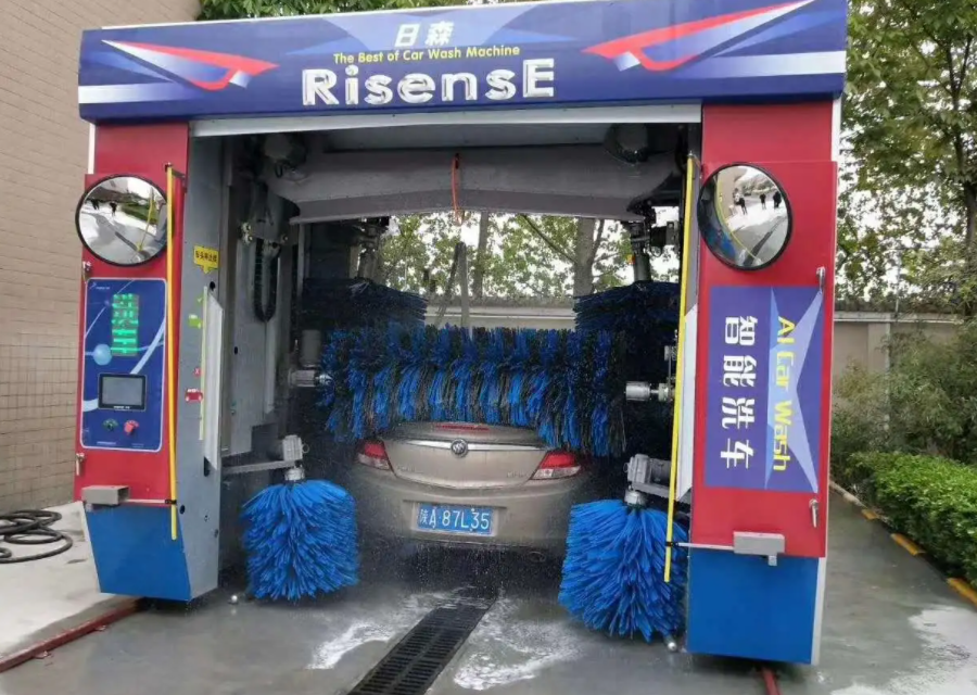 加油站免费自动洗车机,对车漆真的有损害吗?让我来告诉你