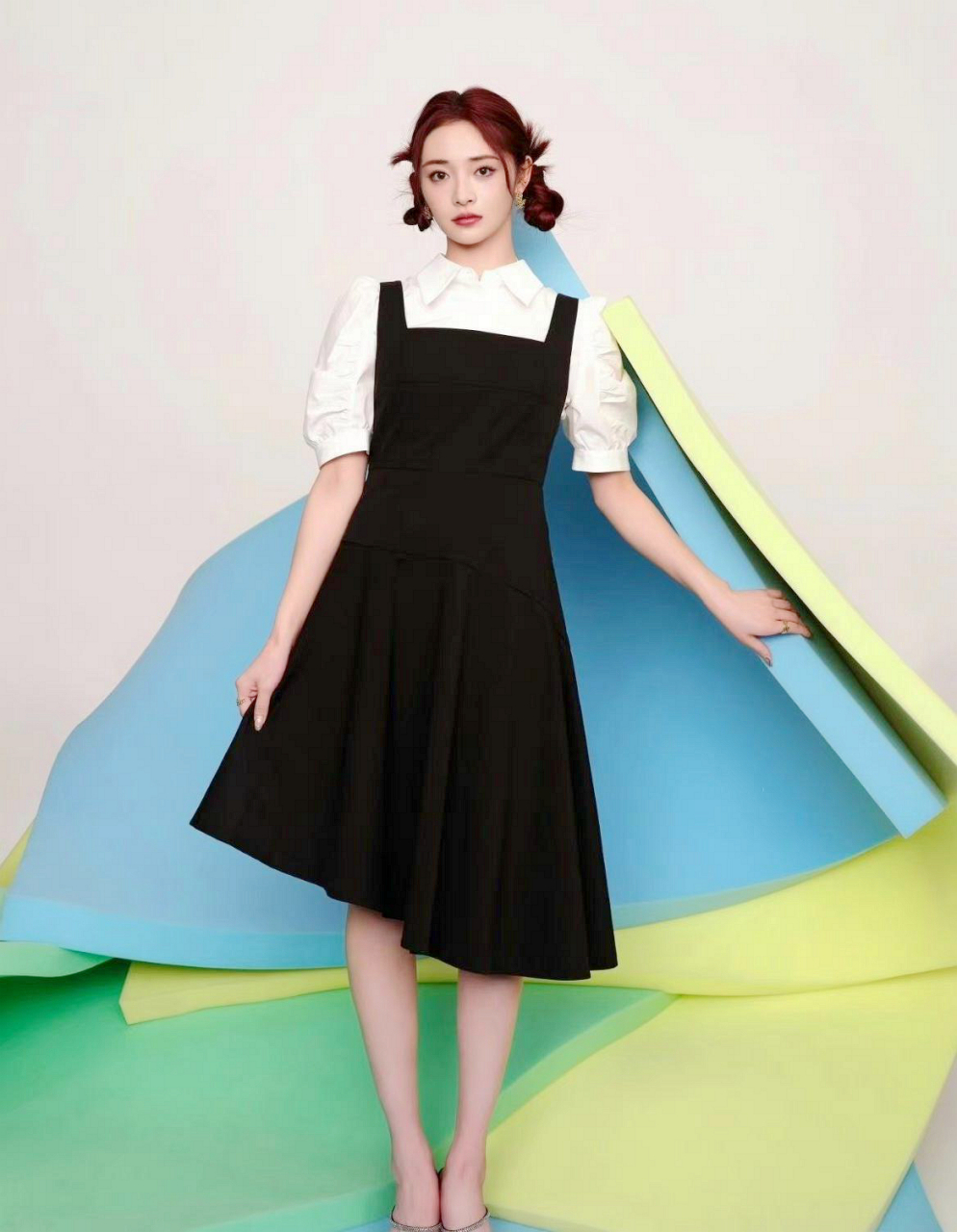 周洁琼高跟凉鞋美腿