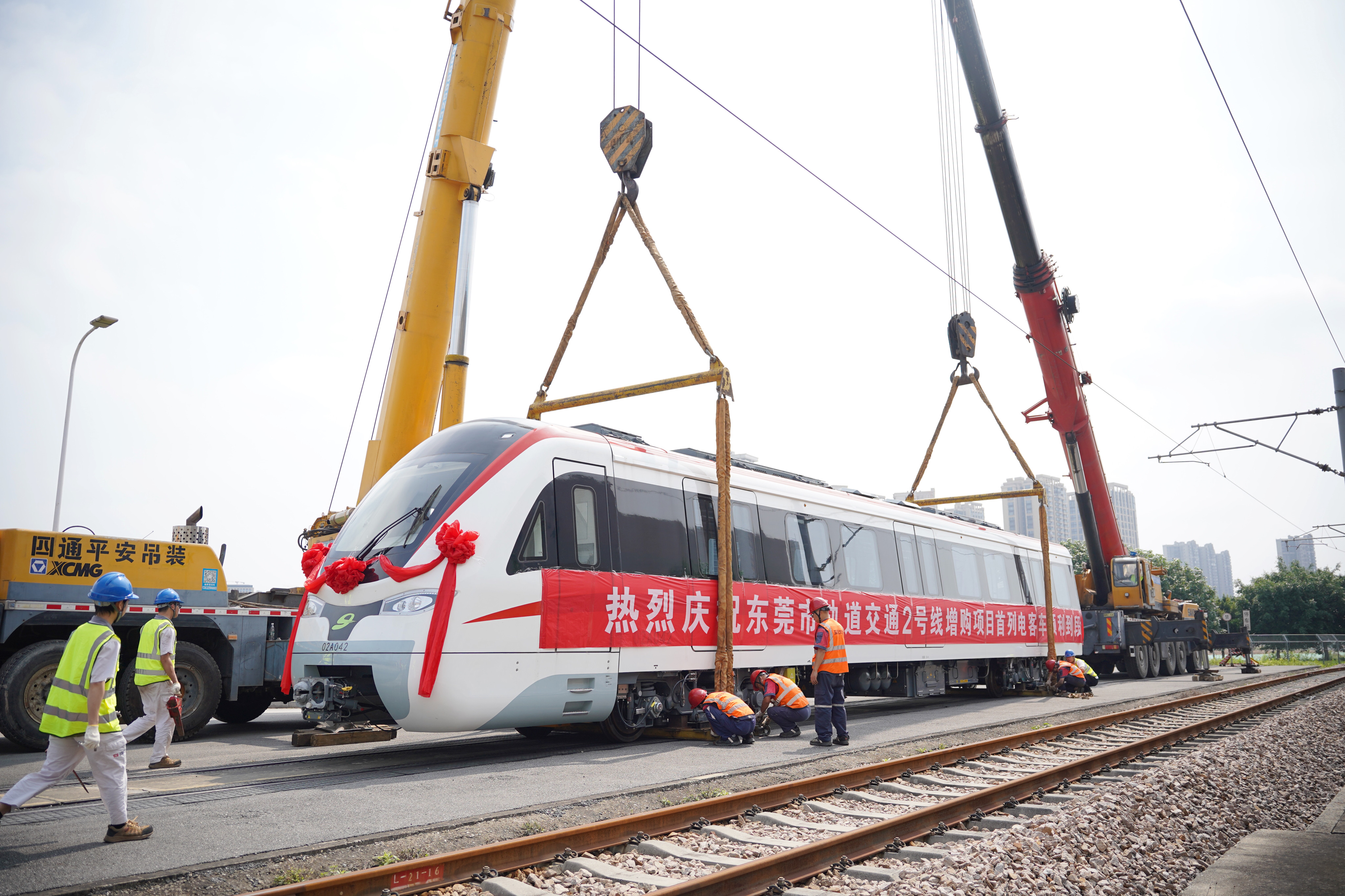 视频|喜提新车!东莞轨道交通2号线车辆增购项目首列车亮相