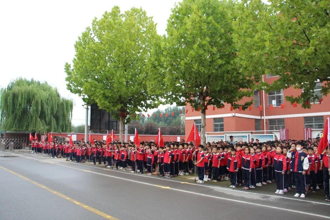 桃李芬芳,感念师恩——朱保小学举行庆祝教师节主题升旗仪式