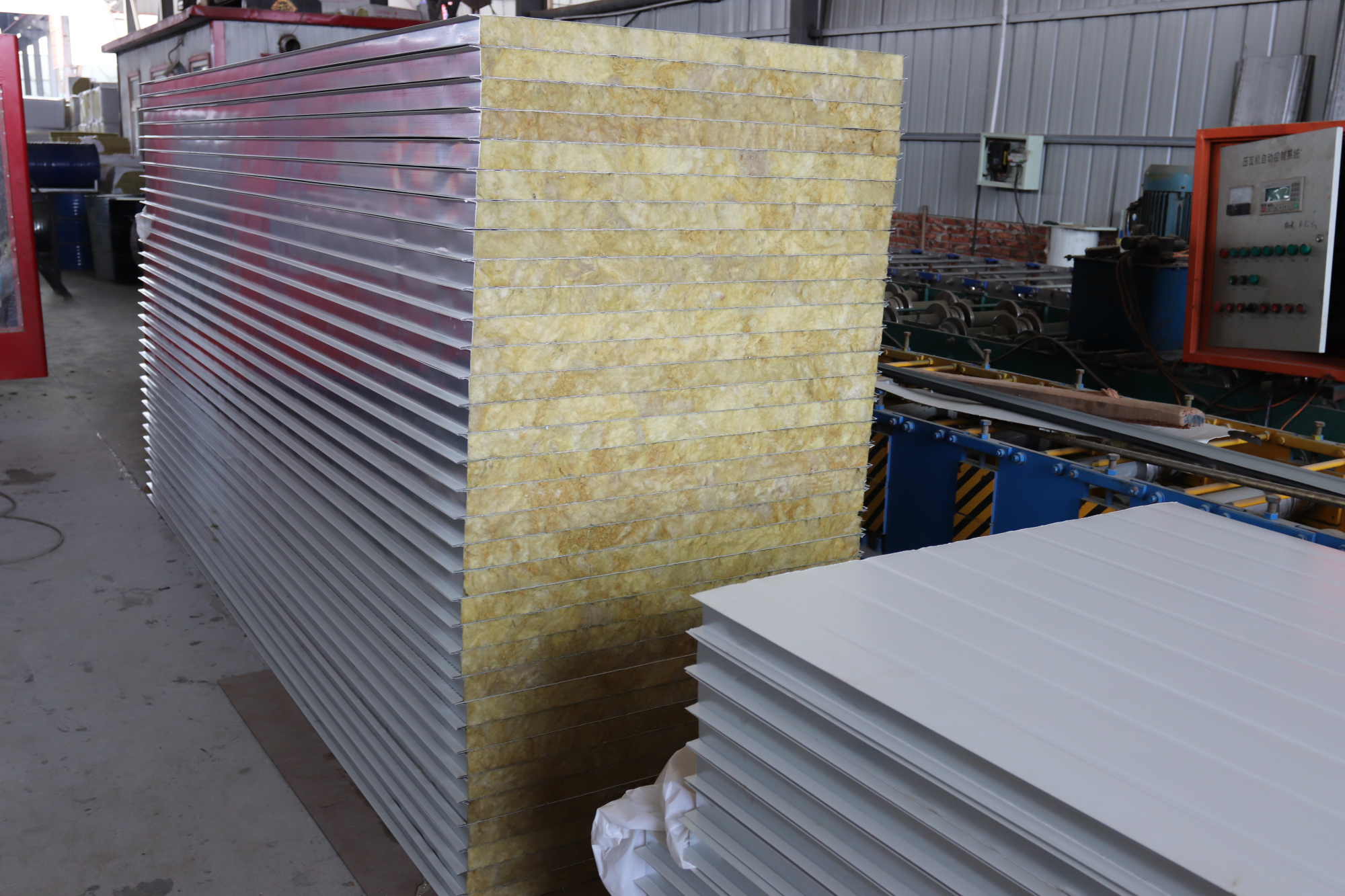 岩棉手工净化板所需的注意事项