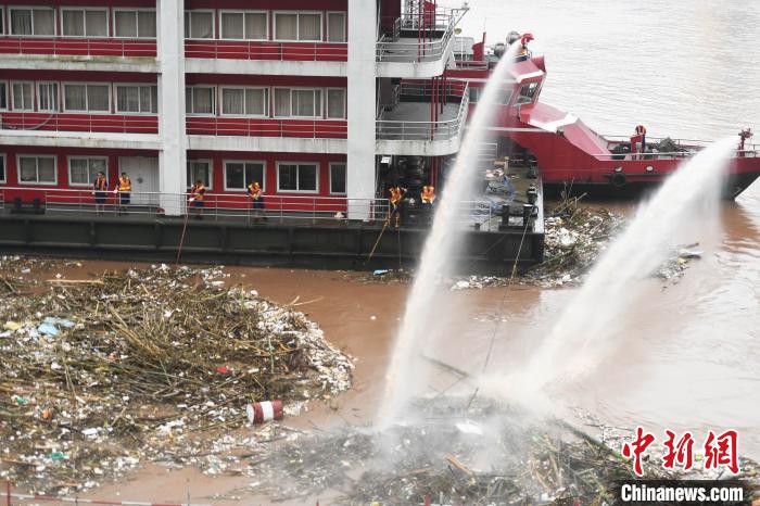 长江重庆段水位持续上涨